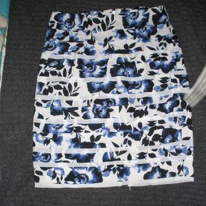 White House Black Market silk like nave\y/white patterne  straight midi skirt P8